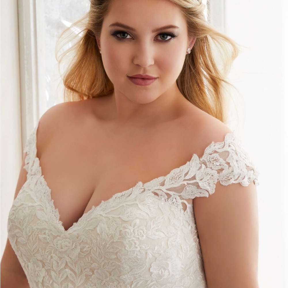 New, never altered wedding dress with tags - Picture 2 of 3